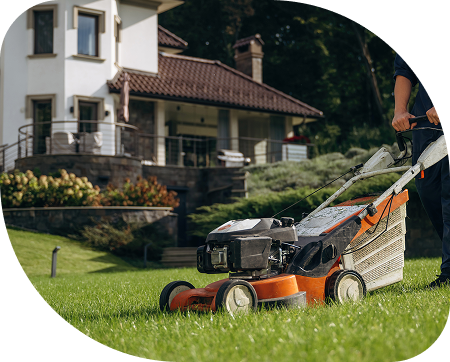 Entretien-de-pelouse-et-jardin-regulier-a-Ternay-en-Auvergne-Rhone-Alpes-OceG-Paysage-entretien-des-espaces-verts